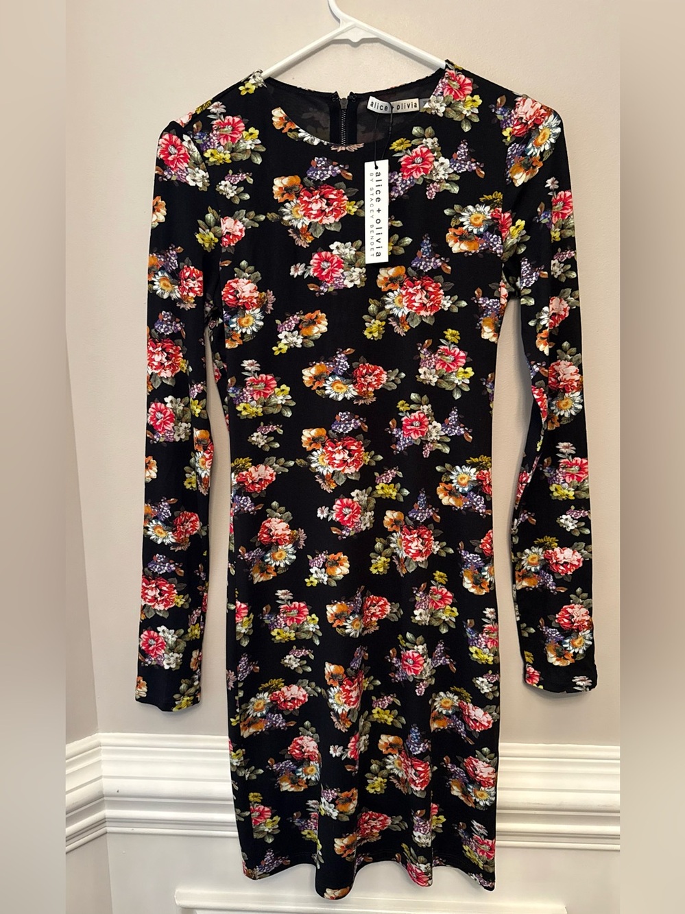 Alice +Olivia  Delora long Sleeve Dress Size 4